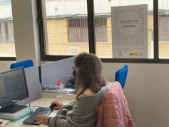 900 200 999, el teléfono que ayuda a las mujeres andaluzas desde hace 25 años